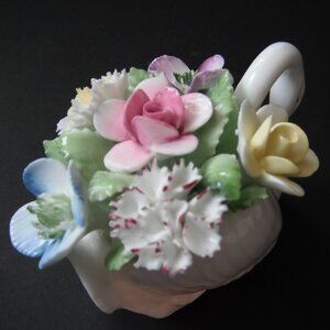 Vintage Royal Doulton Bone China Swan With Bouquet Of Flowers 2.5" England